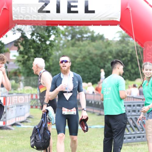 21.06.2026 - 29. Vierlanden-Triathlon Andreas Tolksdorf http://msf.ph/oto/9889084 21.06.2026 12:16:41 Ziel  meine-sportfotos.de