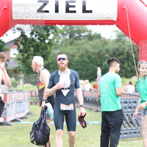 21.06.2026 - 29. Vierlanden-Triathlon Andreas Tolksdorf http://msf.ph/oto/9889085 21.06.2026 12:16:41 Ziel  meine-sportfotos.de