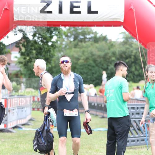 21.06.2026 - 29. Vierlanden-Triathlon Andreas Tolksdorf http://msf.ph/oto/9889086 21.06.2026 12:16:41 Ziel  meine-sportfotos.de