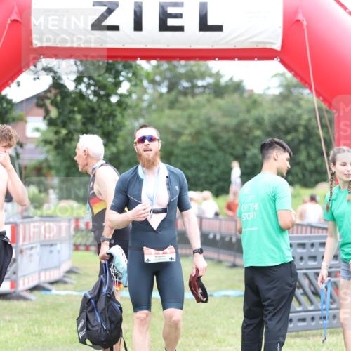 21.06.2026 - 29. Vierlanden-Triathlon Andreas Tolksdorf http://msf.ph/oto/9889087 21.06.2026 12:16:41 Ziel  meine-sportfotos.de
