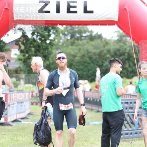 21.06.2026 - 29. Vierlanden-Triathlon Andreas Tolksdorf http://msf.ph/oto/9889088 21.06.2026 12:16:41 Ziel  meine-sportfotos.de