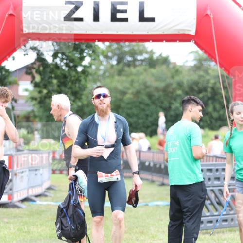 21.06.2026 - 29. Vierlanden-Triathlon Andreas Tolksdorf http://msf.ph/oto/9889089 21.06.2026 12:16:41 Ziel  meine-sportfotos.de