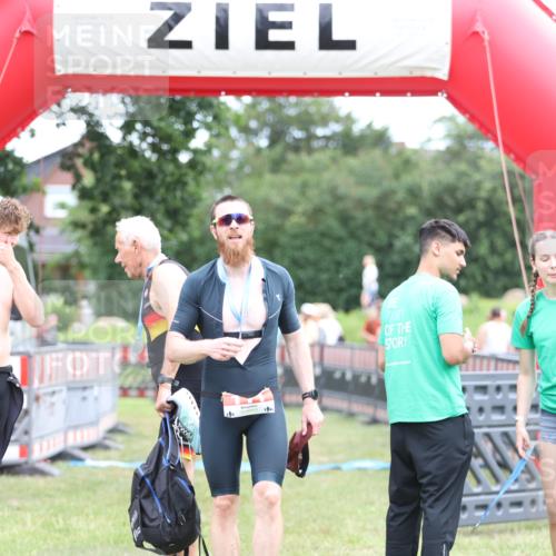 21.06.2026 - 29. Vierlanden-Triathlon Andreas Tolksdorf http://msf.ph/oto/9889090 21.06.2026 12:16:41 Ziel  meine-sportfotos.de