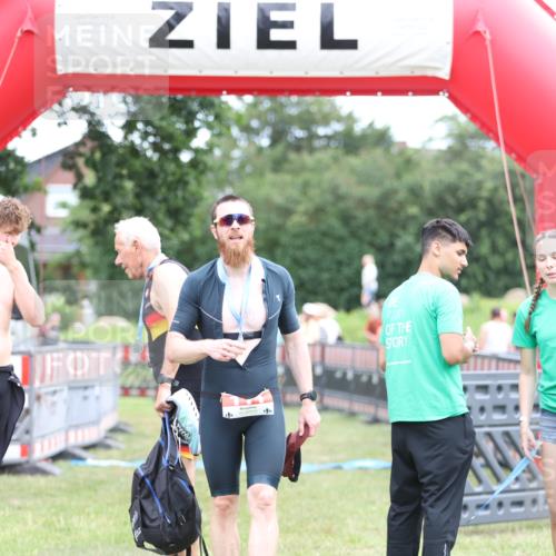 21.06.2026 - 29. Vierlanden-Triathlon Andreas Tolksdorf http://msf.ph/oto/9889091 21.06.2026 12:16:41 Ziel  meine-sportfotos.de