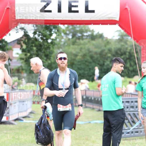 21.06.2026 - 29. Vierlanden-Triathlon Andreas Tolksdorf http://msf.ph/oto/9889093 21.06.2026 12:16:42 Ziel  meine-sportfotos.de