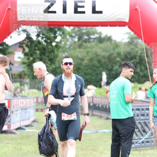 21.06.2026 - 29. Vierlanden-Triathlon Andreas Tolksdorf http://msf.ph/oto/9889094 21.06.2026 12:16:42 Ziel  meine-sportfotos.de