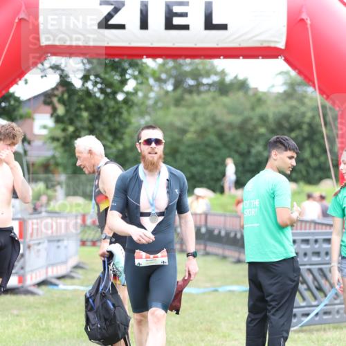 21.06.2026 - 29. Vierlanden-Triathlon Andreas Tolksdorf http://msf.ph/oto/9889095 21.06.2026 12:16:42 Ziel  meine-sportfotos.de