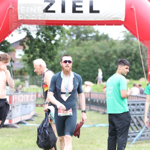 21.06.2026 - 29. Vierlanden-Triathlon Andreas Tolksdorf http://msf.ph/oto/9889096 21.06.2026 12:16:42 Ziel  meine-sportfotos.de