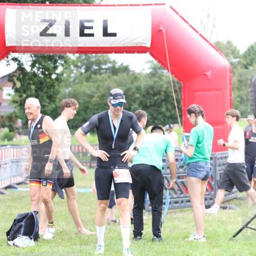 21.06.2026 - 29. Vierlanden-Triathlon Andreas Tolksdorf http://msf.ph/oto/9889100 21.06.2026 12:17:14 Ziel  meine-sportfotos.de