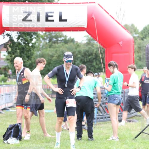 21.06.2026 - 29. Vierlanden-Triathlon Andreas Tolksdorf http://msf.ph/oto/9889101 21.06.2026 12:17:14 Ziel  meine-sportfotos.de
