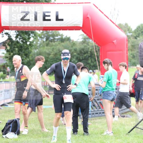 21.06.2026 - 29. Vierlanden-Triathlon Andreas Tolksdorf http://msf.ph/oto/9889102 21.06.2026 12:17:14 Ziel  meine-sportfotos.de