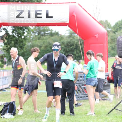 21.06.2026 - 29. Vierlanden-Triathlon Andreas Tolksdorf http://msf.ph/oto/9889104 21.06.2026 12:17:14 Ziel  meine-sportfotos.de