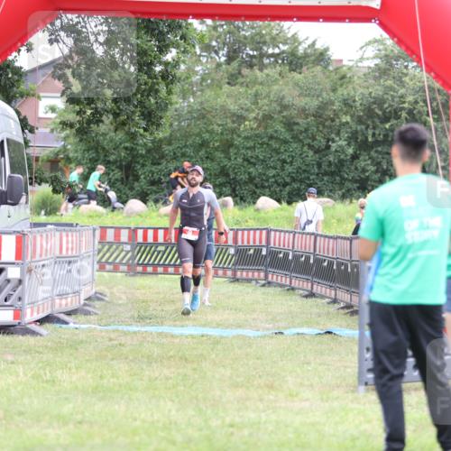 21.06.2026 - 29. Vierlanden-Triathlon Andreas Tolksdorf http://msf.ph/oto/9889105 21.06.2026 12:19:33 Ziel 9, 132, 9, 132 meine-sportfotos.de
