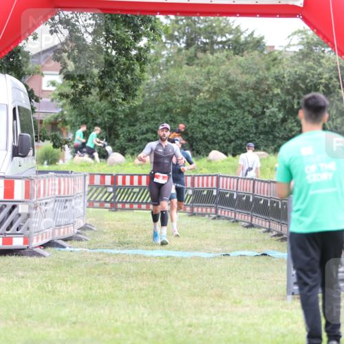 21.06.2026 - 29. Vierlanden-Triathlon Andreas Tolksdorf http://msf.ph/oto/9889109 21.06.2026 12:19:33 Ziel 9, 132, 9, 132 meine-sportfotos.de