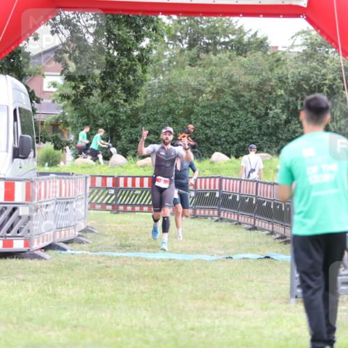 21.06.2026 - 29. Vierlanden-Triathlon Andreas Tolksdorf http://msf.ph/oto/9889110 21.06.2026 12:19:33 Ziel 9, 132, 9, 132 meine-sportfotos.de