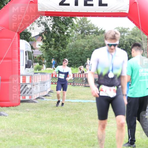 21.06.2026 - 29. Vierlanden-Triathlon Andreas Tolksdorf http://msf.ph/oto/9889175 21.06.2026 12:23:26 Ziel  meine-sportfotos.de