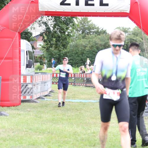 21.06.2026 - 29. Vierlanden-Triathlon Andreas Tolksdorf http://msf.ph/oto/9889177 21.06.2026 12:23:26 Ziel  meine-sportfotos.de