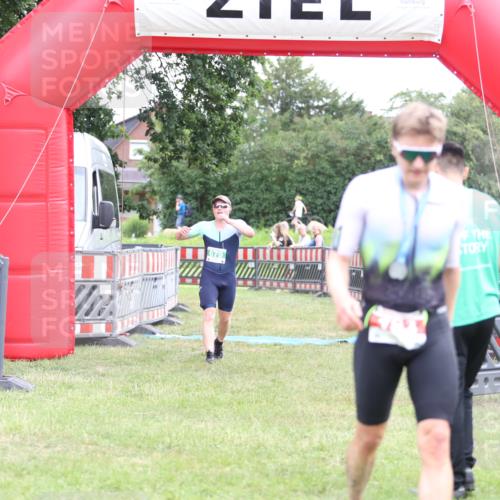 21.06.2026 - 29. Vierlanden-Triathlon Andreas Tolksdorf http://msf.ph/oto/9889179 21.06.2026 12:23:26 Ziel  meine-sportfotos.de