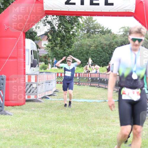 21.06.2026 - 29. Vierlanden-Triathlon Andreas Tolksdorf http://msf.ph/oto/9889183 21.06.2026 12:23:26 Ziel  meine-sportfotos.de