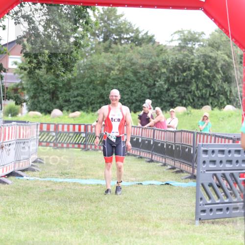 21.06.2026 - 29. Vierlanden-Triathlon Andreas Tolksdorf http://msf.ph/oto/9889184 21.06.2026 12:25:53 Ziel 820, 820 meine-sportfotos.de