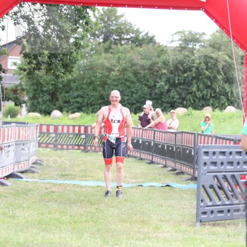 21.06.2026 - 29. Vierlanden-Triathlon Andreas Tolksdorf http://msf.ph/oto/9889185 21.06.2026 12:25:53 Ziel 820, 820 meine-sportfotos.de
