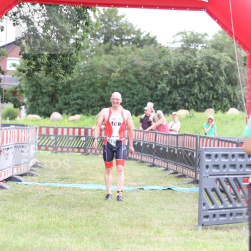 21.06.2026 - 29. Vierlanden-Triathlon Andreas Tolksdorf http://msf.ph/oto/9889186 21.06.2026 12:25:53 Ziel 820, 820 meine-sportfotos.de