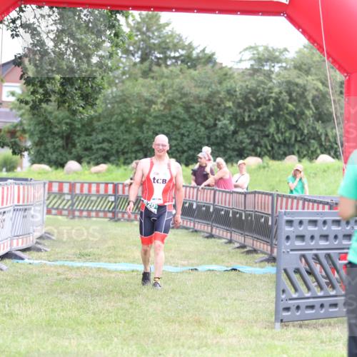 21.06.2026 - 29. Vierlanden-Triathlon Andreas Tolksdorf http://msf.ph/oto/9889192 21.06.2026 12:25:53 Ziel 820, 820 meine-sportfotos.de