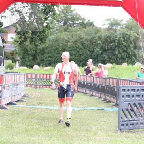21.06.2026 - 29. Vierlanden-Triathlon Andreas Tolksdorf http://msf.ph/oto/9889194 21.06.2026 12:25:55 Ziel 820, 820 meine-sportfotos.de