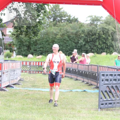 21.06.2026 - 29. Vierlanden-Triathlon Andreas Tolksdorf http://msf.ph/oto/9889196 21.06.2026 12:25:55 Ziel 820, 820 meine-sportfotos.de