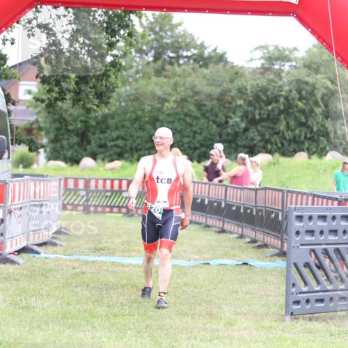 21.06.2026 - 29. Vierlanden-Triathlon Andreas Tolksdorf http://msf.ph/oto/9889197 21.06.2026 12:25:55 Ziel 820, 820 meine-sportfotos.de