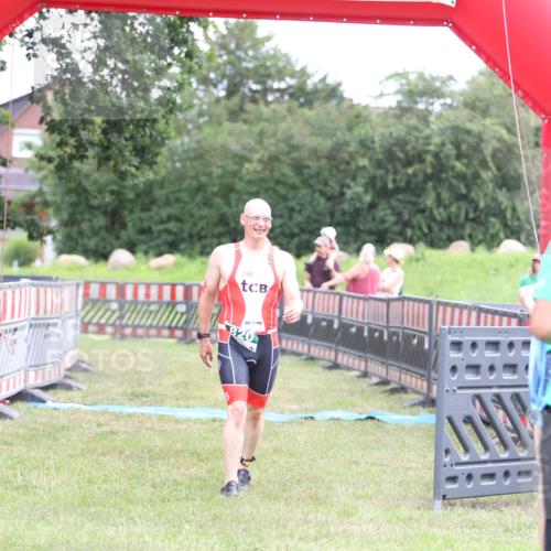 21.06.2026 - 29. Vierlanden-Triathlon Andreas Tolksdorf http://msf.ph/oto/9889208 21.06.2026 12:25:56 Ziel  meine-sportfotos.de