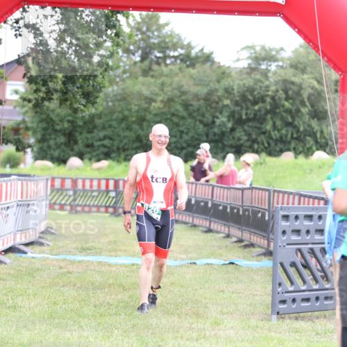 21.06.2026 - 29. Vierlanden-Triathlon Andreas Tolksdorf http://msf.ph/oto/9889209 21.06.2026 12:25:56 Ziel  meine-sportfotos.de