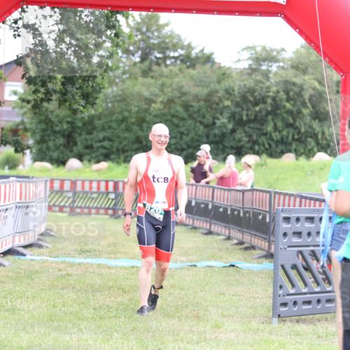 21.06.2026 - 29. Vierlanden-Triathlon Andreas Tolksdorf http://msf.ph/oto/9889210 21.06.2026 12:25:56 Ziel  meine-sportfotos.de