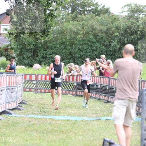 21.06.2026 - 29. Vierlanden-Triathlon Andreas Tolksdorf http://msf.ph/oto/9889212 21.06.2026 12:27:05 Ziel 62, 76, 821, 62, 76, 821 meine-sportfotos.de