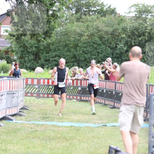 21.06.2026 - 29. Vierlanden-Triathlon Andreas Tolksdorf http://msf.ph/oto/9889214 21.06.2026 12:27:05 Ziel 62, 76, 821, 62, 76, 821 meine-sportfotos.de