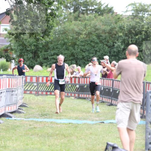 21.06.2026 - 29. Vierlanden-Triathlon Andreas Tolksdorf http://msf.ph/oto/9889218 21.06.2026 12:27:05 Ziel 62, 76, 821, 62, 76, 821 meine-sportfotos.de