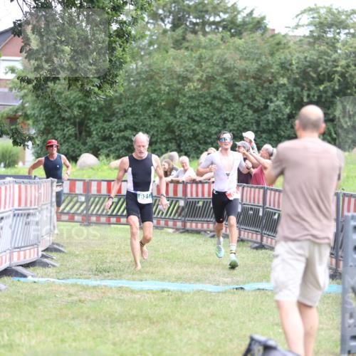 21.06.2026 - 29. Vierlanden-Triathlon Andreas Tolksdorf http://msf.ph/oto/9889219 21.06.2026 12:27:05 Ziel 62, 76, 821, 62, 76, 821 meine-sportfotos.de