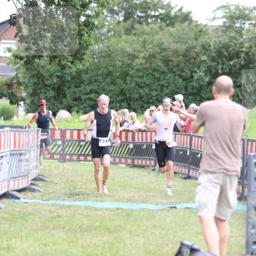 21.06.2026 - 29. Vierlanden-Triathlon Andreas Tolksdorf http://msf.ph/oto/9889221 21.06.2026 12:27:05 Ziel 62, 76, 821, 62, 76, 821 meine-sportfotos.de