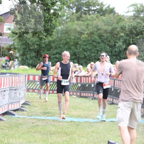 21.06.2026 - 29. Vierlanden-Triathlon Andreas Tolksdorf http://msf.ph/oto/9889223 21.06.2026 12:27:06 Ziel 45, 62, 76, 821, 45, 62, 76, 821 meine-sportfotos.de