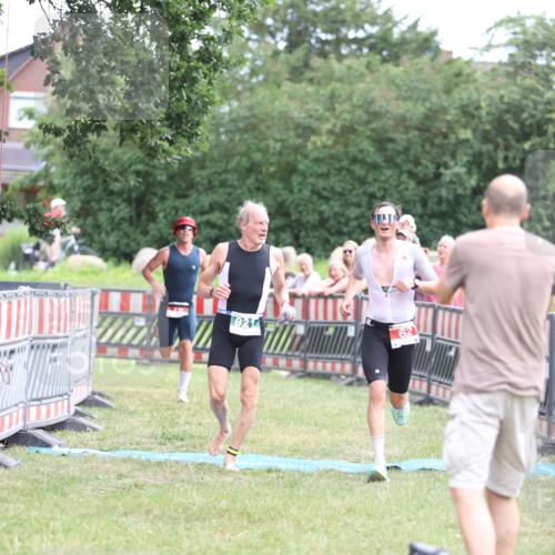 21.06.2026 - 29. Vierlanden-Triathlon Andreas Tolksdorf http://msf.ph/oto/9889226 21.06.2026 12:27:06 Ziel 45, 62, 76, 821, 45, 62, 76, 821 meine-sportfotos.de