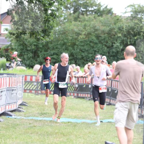 21.06.2026 - 29. Vierlanden-Triathlon Andreas Tolksdorf http://msf.ph/oto/9889227 21.06.2026 12:27:06 Ziel 45, 62, 76, 821, 45, 62, 76, 821 meine-sportfotos.de