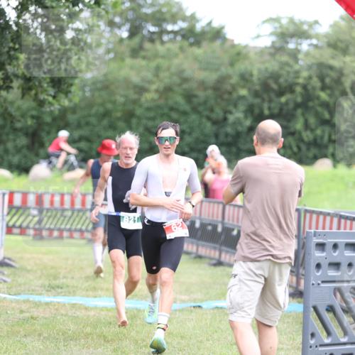 21.06.2026 - 29. Vierlanden-Triathlon Andreas Tolksdorf http://msf.ph/oto/9889231 21.06.2026 12:27:07 Ziel 45, 62, 76, 821, 45, 62, 76, 821 meine-sportfotos.de