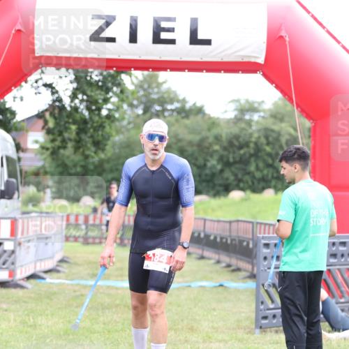 21.06.2026 - 29. Vierlanden-Triathlon Andreas Tolksdorf http://msf.ph/oto/9889237 21.06.2026 12:27:39 Ziel 61, 61 meine-sportfotos.de