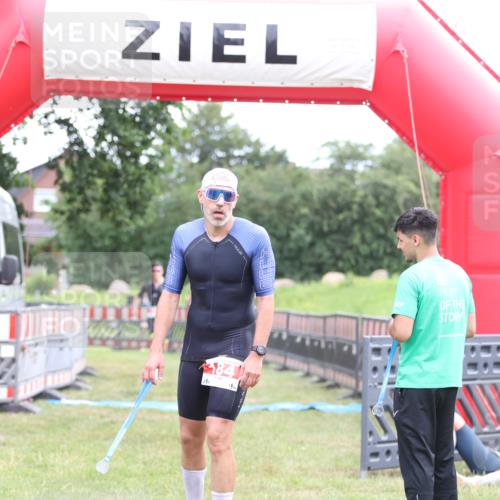 21.06.2026 - 29. Vierlanden-Triathlon Andreas Tolksdorf http://msf.ph/oto/9889238 21.06.2026 12:27:39 Ziel 61, 61 meine-sportfotos.de