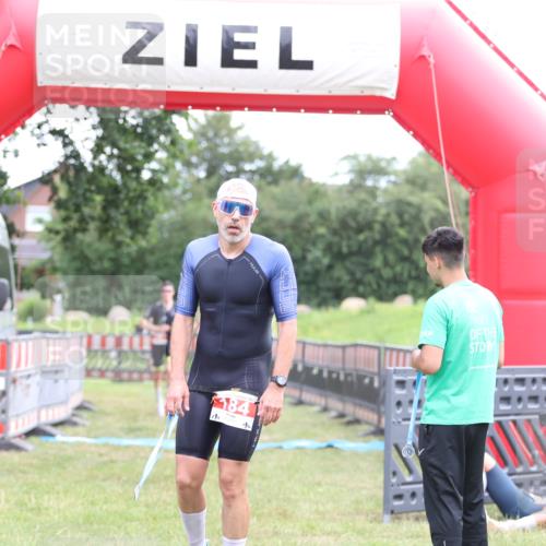 21.06.2026 - 29. Vierlanden-Triathlon Andreas Tolksdorf http://msf.ph/oto/9889242 21.06.2026 12:27:40 Ziel 61, 61 meine-sportfotos.de