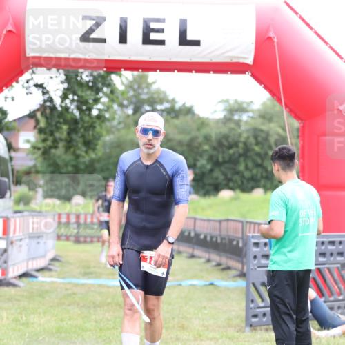 21.06.2026 - 29. Vierlanden-Triathlon Andreas Tolksdorf http://msf.ph/oto/9889248 21.06.2026 12:27:40 Ziel 61, 61 meine-sportfotos.de