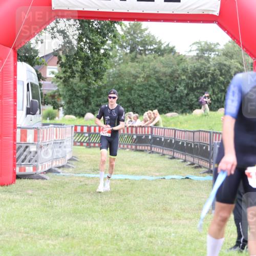 21.06.2026 - 29. Vierlanden-Triathlon Andreas Tolksdorf http://msf.ph/oto/9889249 21.06.2026 12:27:42 Ziel 61, 61 meine-sportfotos.de