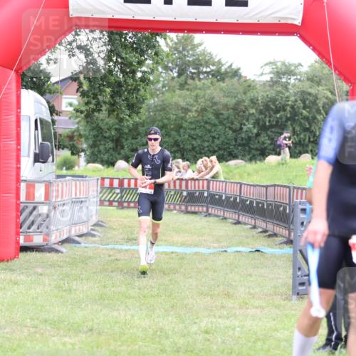 21.06.2026 - 29. Vierlanden-Triathlon Andreas Tolksdorf http://msf.ph/oto/9889250 21.06.2026 12:27:42 Ziel 61, 61 meine-sportfotos.de