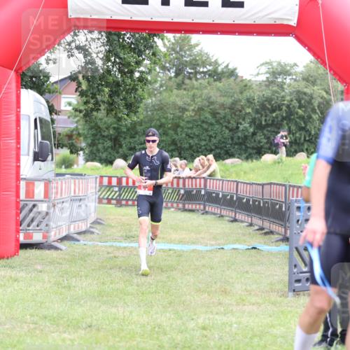 21.06.2026 - 29. Vierlanden-Triathlon Andreas Tolksdorf http://msf.ph/oto/9889251 21.06.2026 12:27:42 Ziel 61, 61 meine-sportfotos.de