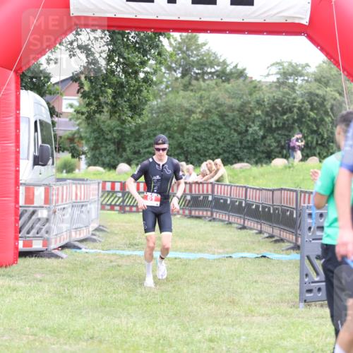 21.06.2026 - 29. Vierlanden-Triathlon Andreas Tolksdorf http://msf.ph/oto/9889253 21.06.2026 12:27:42 Ziel 61, 61 meine-sportfotos.de